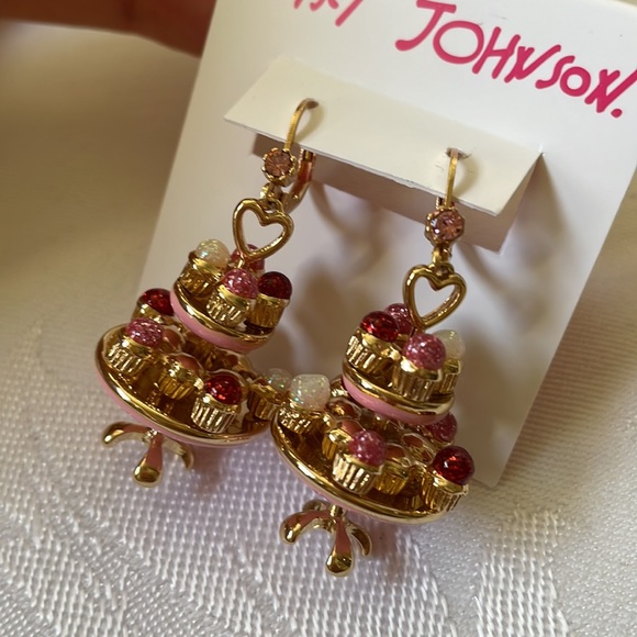 Betsey Johnson Gold Tone pink Enamel Two Tier Cupcake figural Dangling Earring - Picture 6 of 10